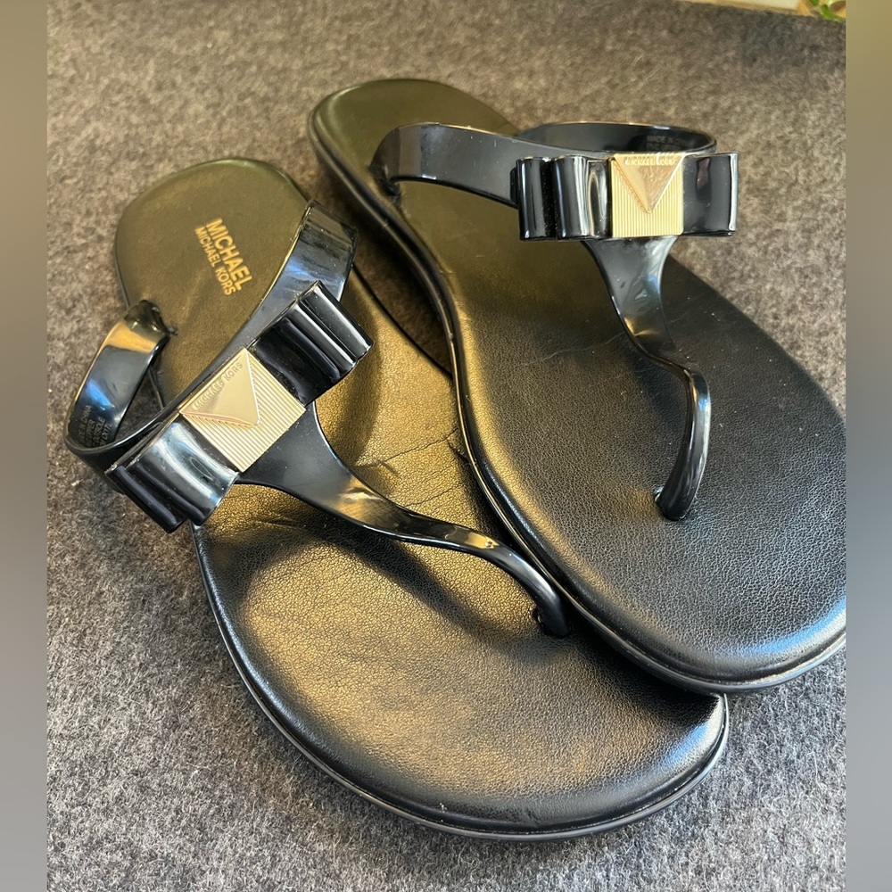 MICHAEL KORS Women's CAROLINE Black Gold Jelly Thong Bow Sandals SIZE 7